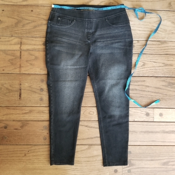 Nygard jeggings black denim with fade with size large 14/16 EUC - Picture 4 of 5